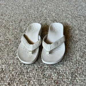 Vionic White Perforated Sandals